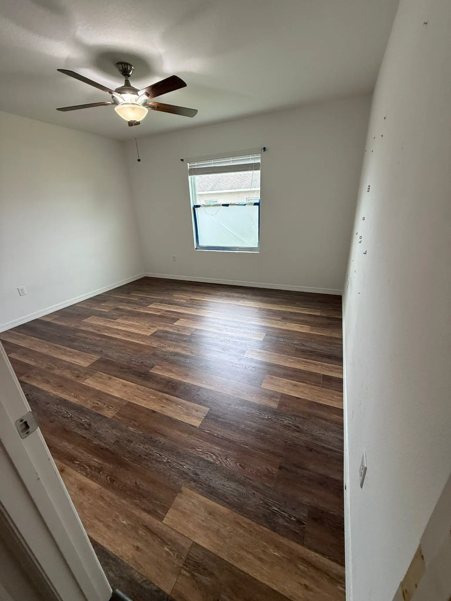 After flooring transformation: Warm wood-look plank flooring